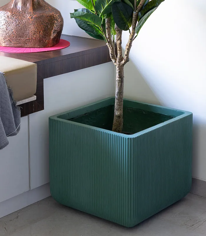 Ribbed square planter
